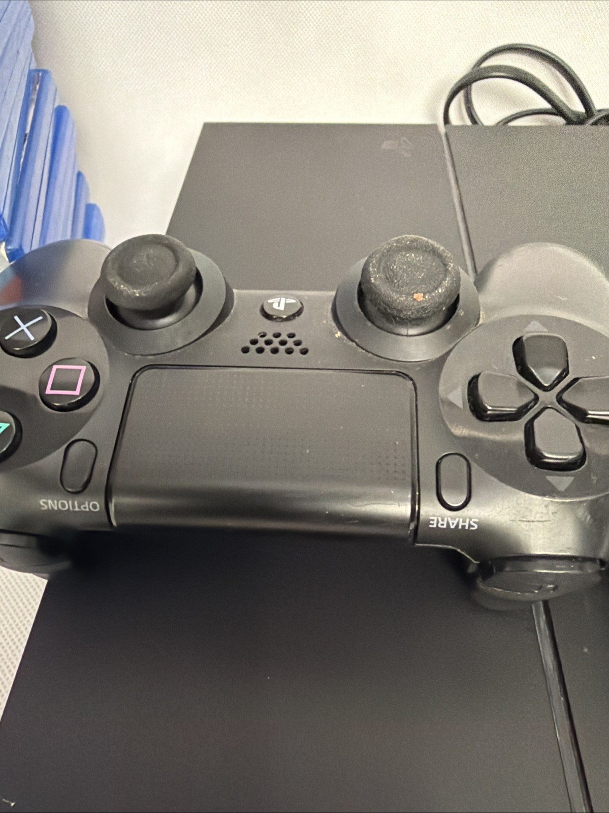 Sony PlayStation PS4 CUH-1215A Bundle-Controllers, 31 Games, Cables,