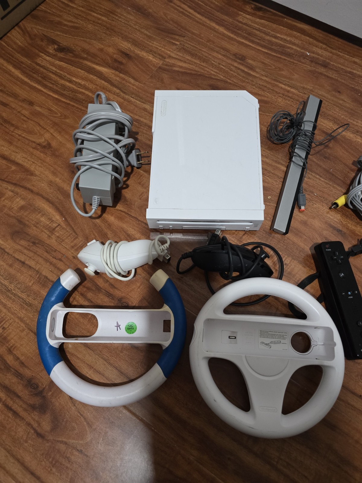 Nintendo Wii video game Home Console – White Bundle Lot Tested Working