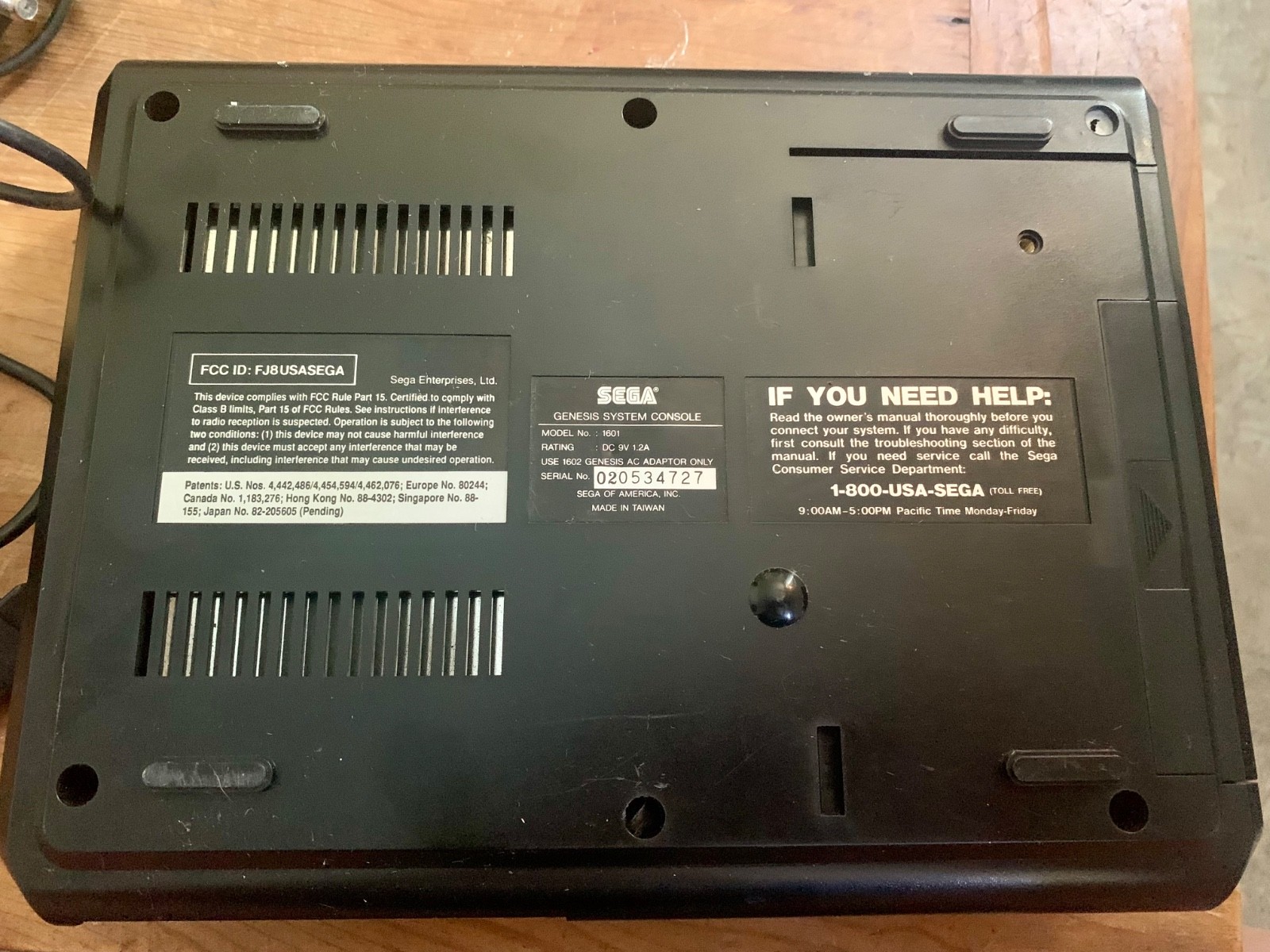 Sega Genesis 16-bit Model 1601 with one controller, power cords and 3 games