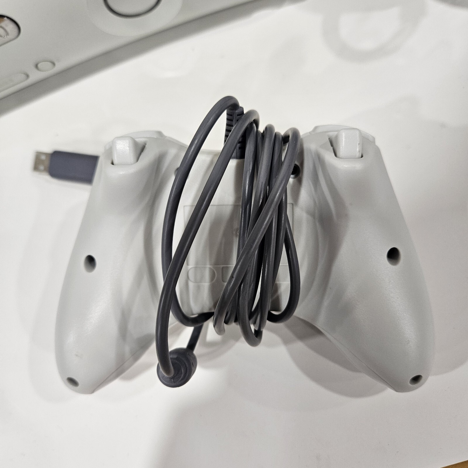 Microsoft Xbox 360 Fat System 60GB White Console With Wired Controller