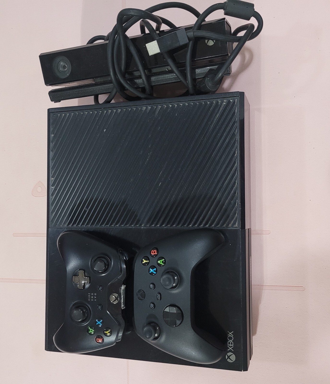 Microsoft Xbox ONE 500GB System Console Bundle Kinect Controller + 5 Free Games