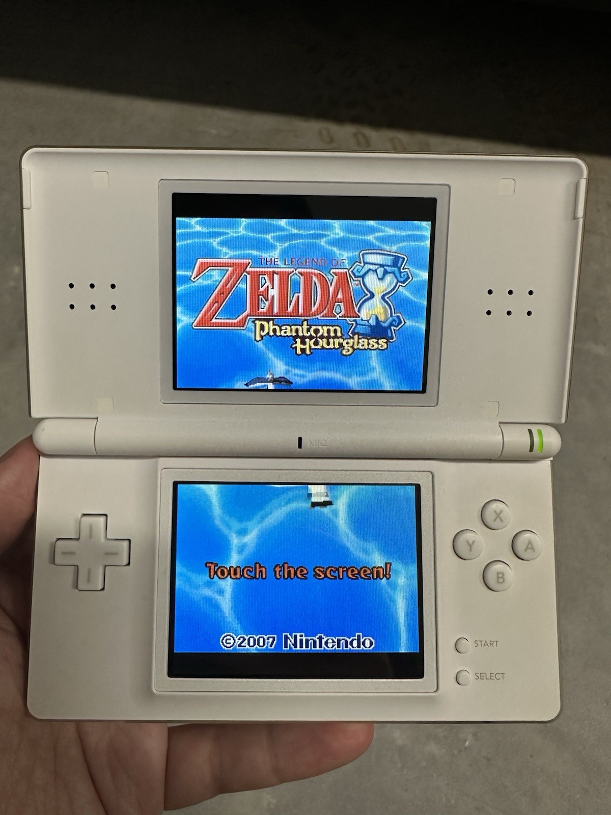 Polar White Nintendo DS Lite Console USG-001 with charger
