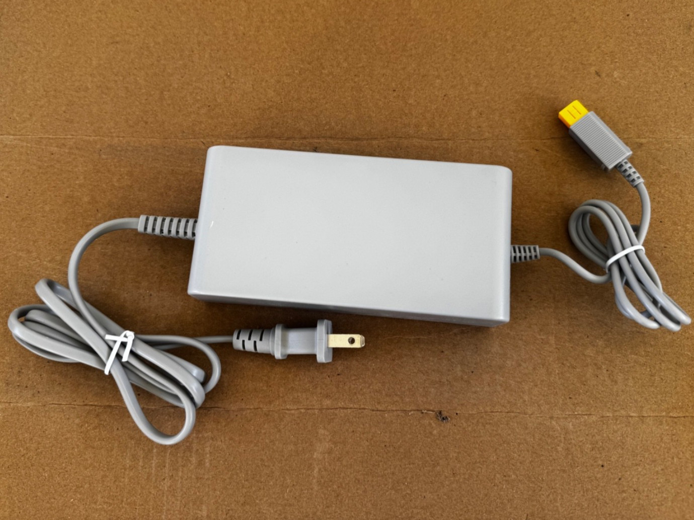 Nintendo Wii U 8GB Console Bundle – White (Model WUPSWAAB) – Tested & Working