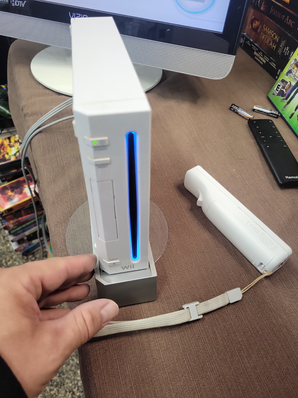 Nintendo Wii Console Plays GameCube Games. Includes Wiimote And 7 Games