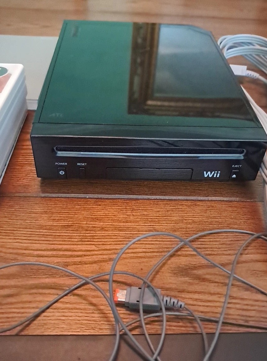 Nintendo Wii Console Black Bundle With 4 Games & One Controller + Nunchcuck