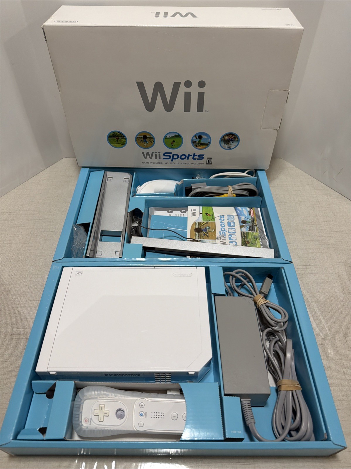 Nintendo Wii Console RVL-001 White Complete In Box with Wii Sports Bundle TESTED