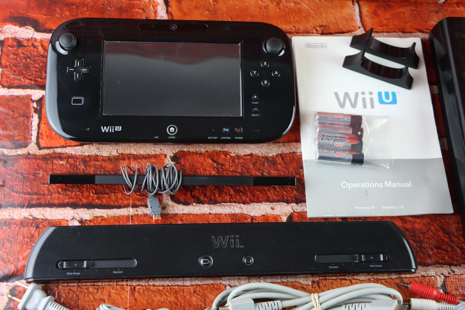 Nintendo Wii U Console Bundle with Game Pad 32GB WUP-101 Bundle WORKING