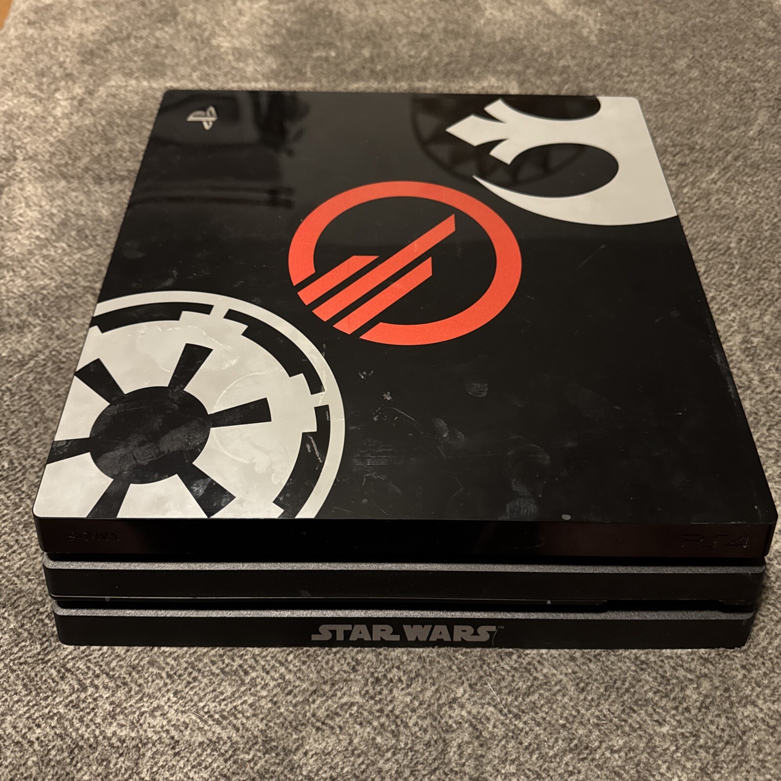 Sony PlayStation4 Pro CUH-7115B Star Wars Battlefront II Limited Edition Bundle
