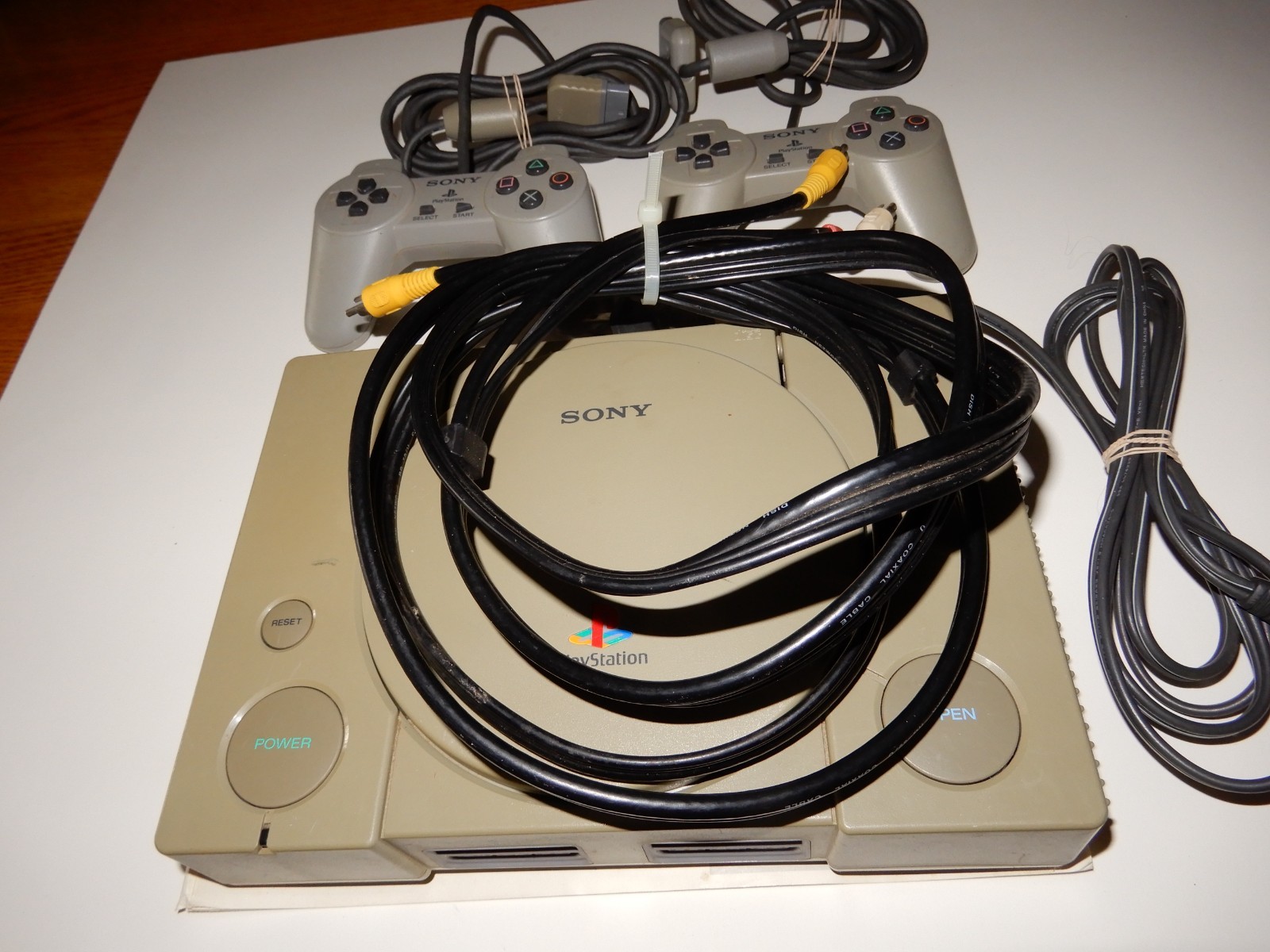 Sony Playstation Model # SCPH-1001 2 Controllers ac power cord stereo a/v cable