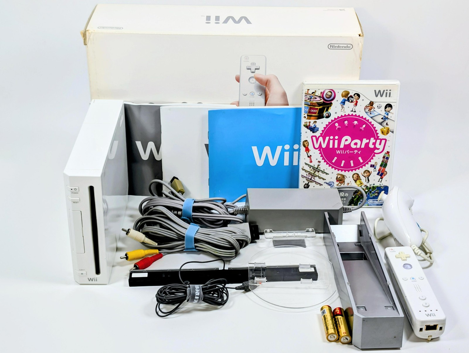 Nintendo Wii Console White + Wii Party Game – Tested and working – Used Japan
