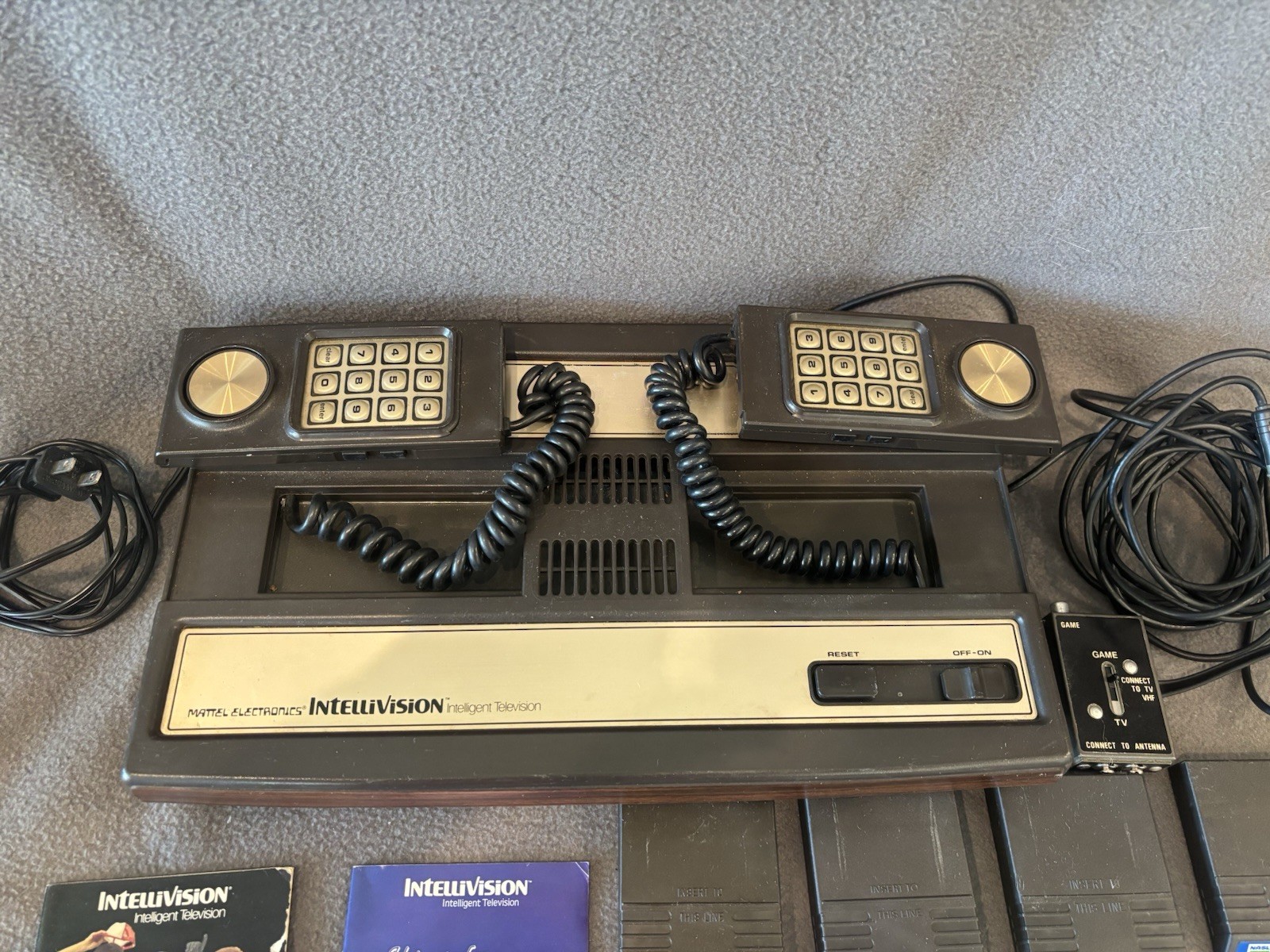 Mattel Electronics Intellivision Model 2609-A Console With 4 Games /Working
