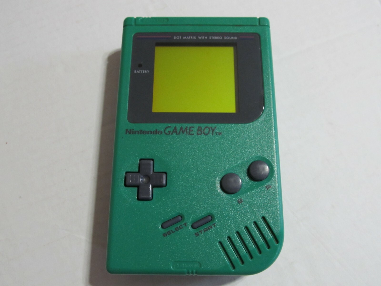 GREEN NINTENDO GAMEBOY WITH CASE …. MODEL NO. DMG-01 **** TESTED ****