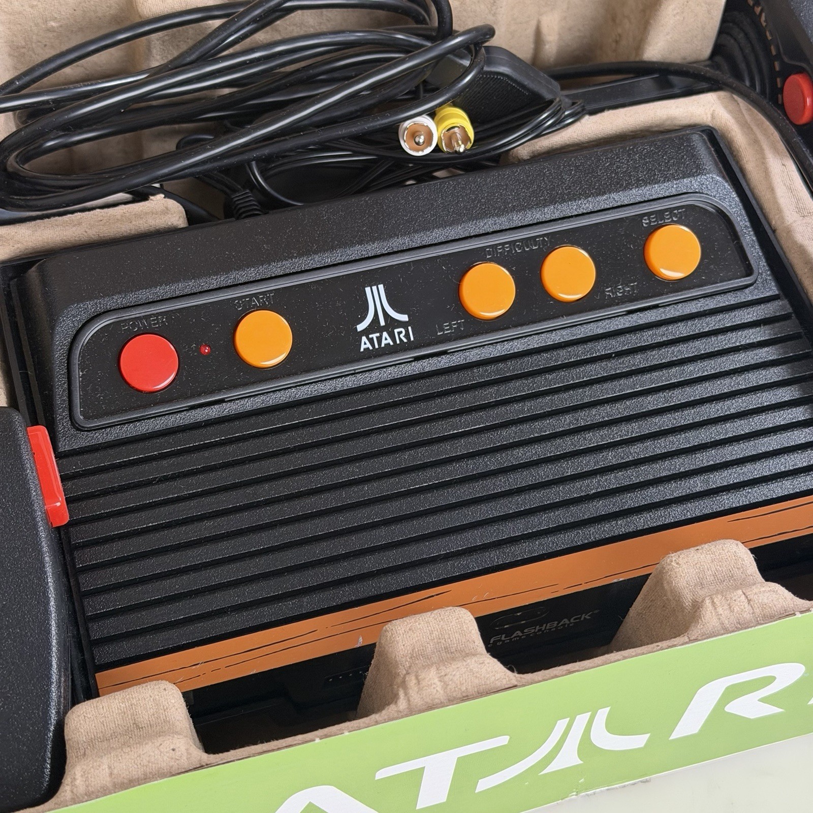 Atari Flashback 7 Classic Game Console System 101 Built In Games + 2 Paddles