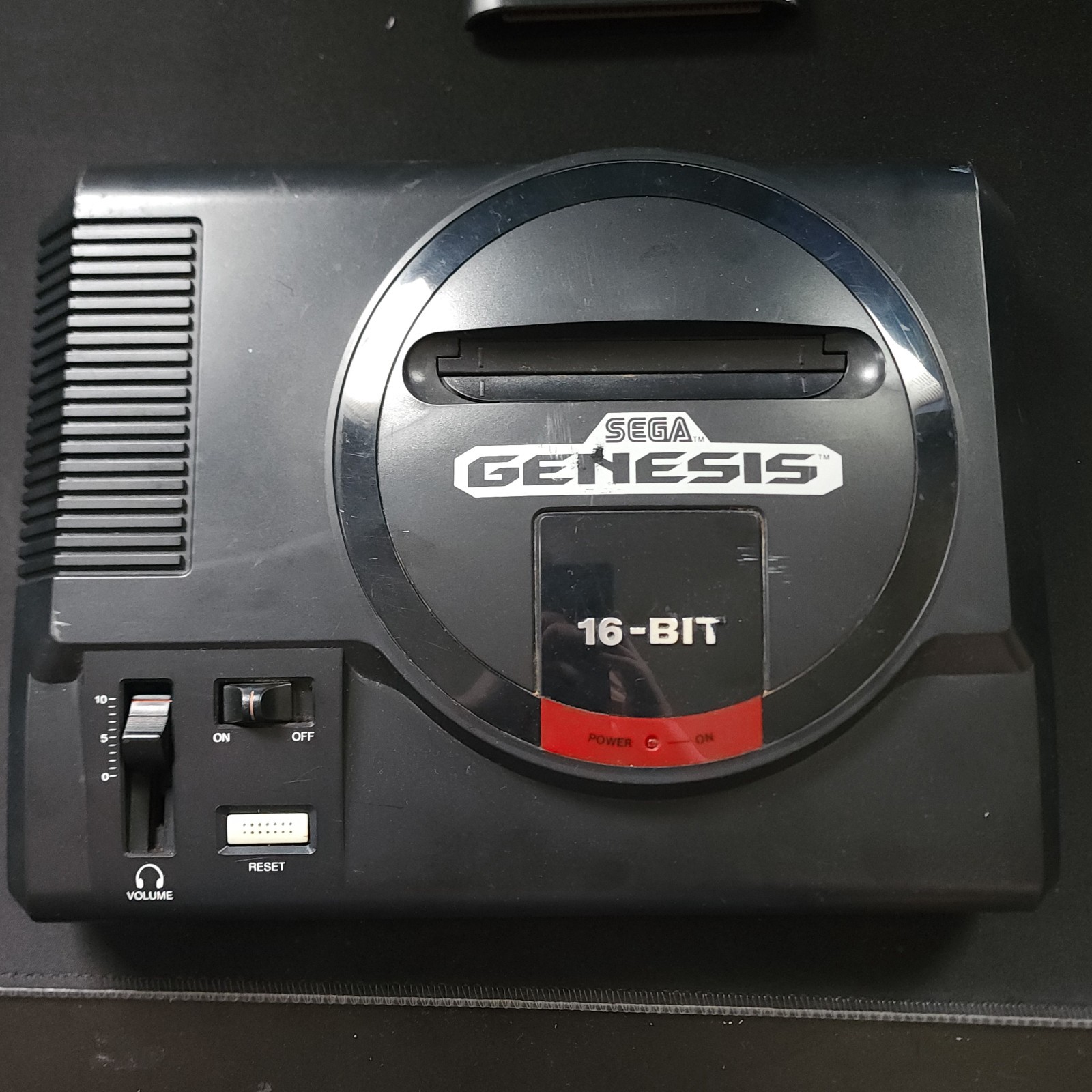 Sega Genesis Model 1601 Console w/ 2 Controllers + Cords, AV Cable, Sonic 2 A2