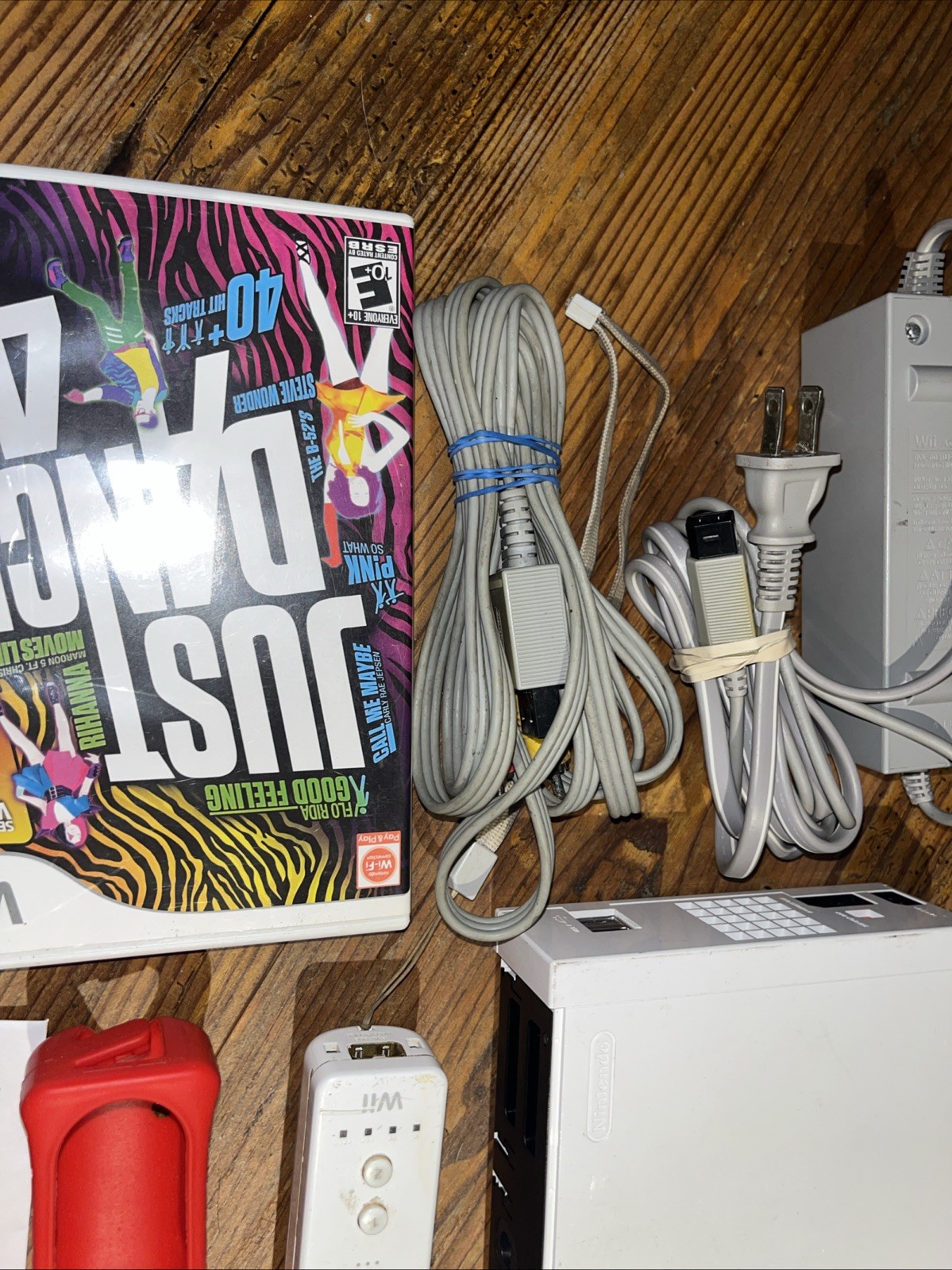 Nintendo Wii GameCube Compatible w/ Guitar & Games