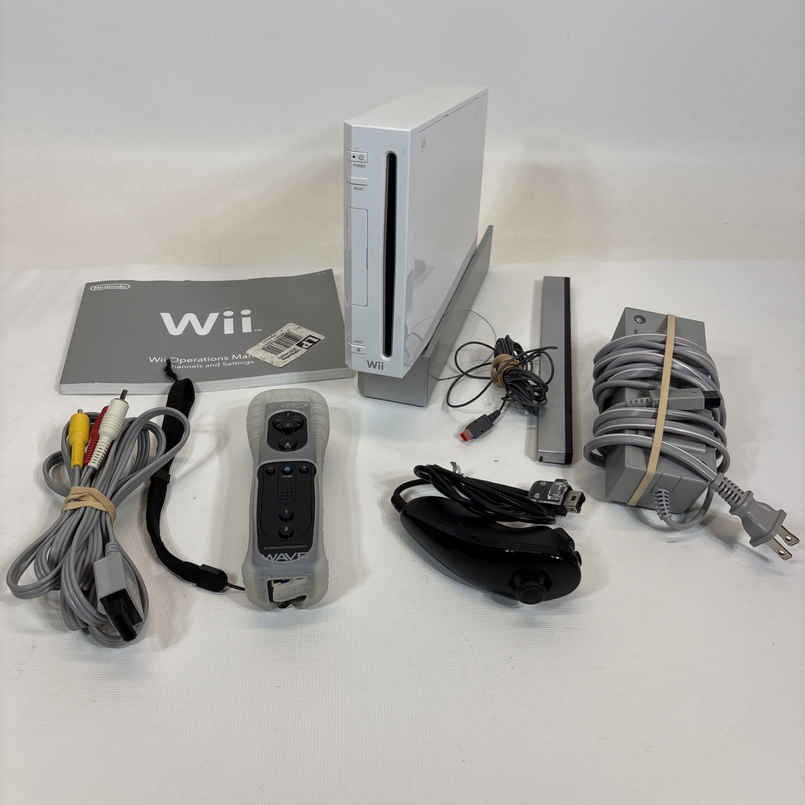 Nintendo Wii RVL-001 Console Set OEM Controllers & Cords Manual Complete Set Up