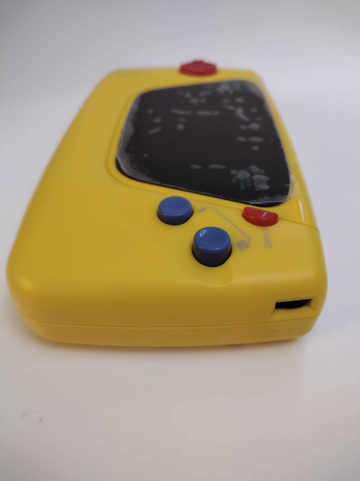 Sega Game Gear Console – Yellow with IPS LCD screen, USB-C rechargable batteries
