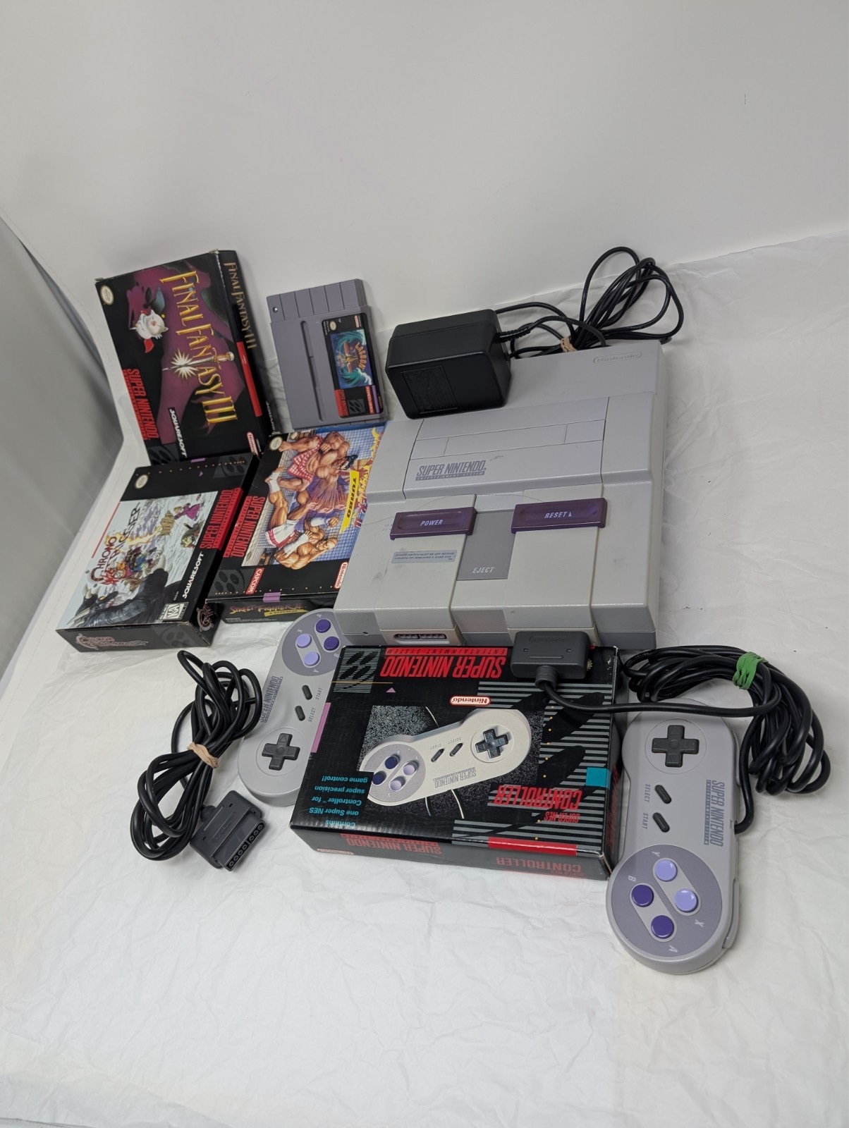 Super Nintendo SNES System Console With 2 Controllers