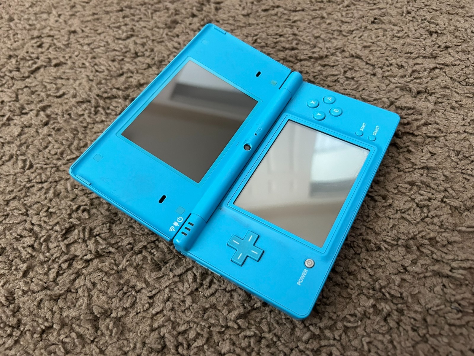 Nintendo DSi Handheld System Blue + Sonic Classic Collection bundle lot console
