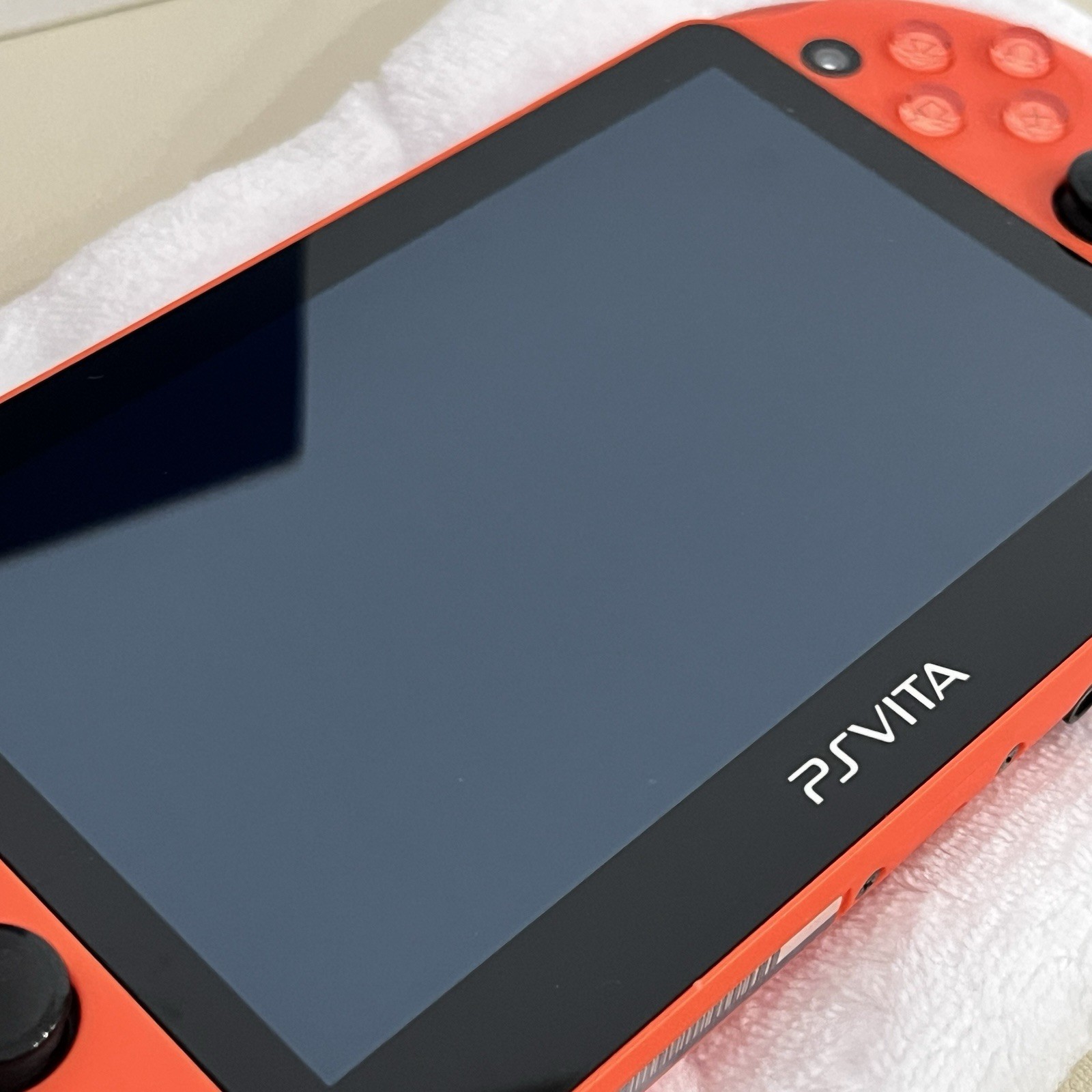 Sony PS Vita PCH-2000 Neon orange with Box + Japanese Import FW 3.68 – SD Adapt