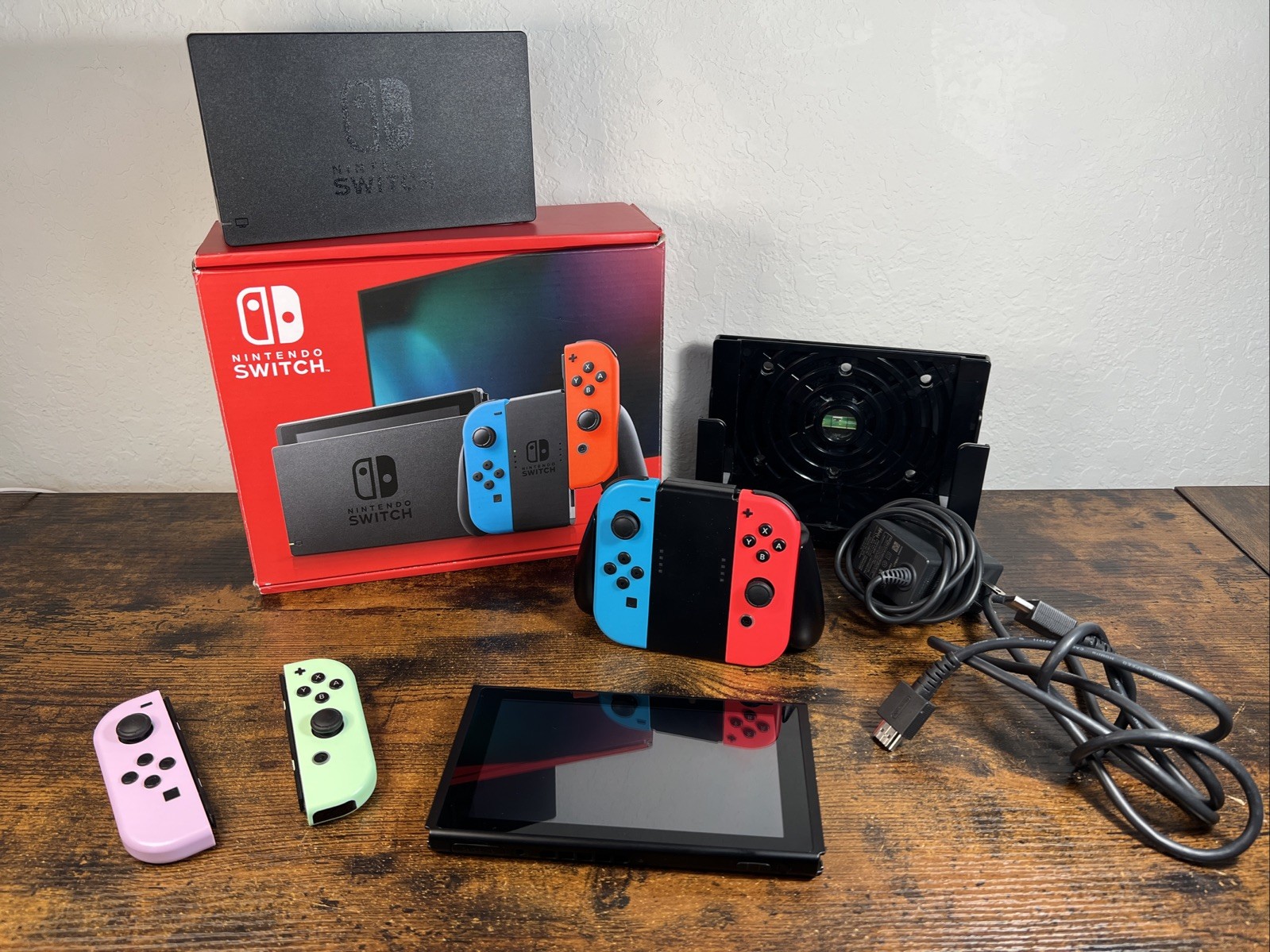 Nintendo Switch 1st Gen W/ 4 Controllers Pink Green Red Blue Wall Mount W/ Box