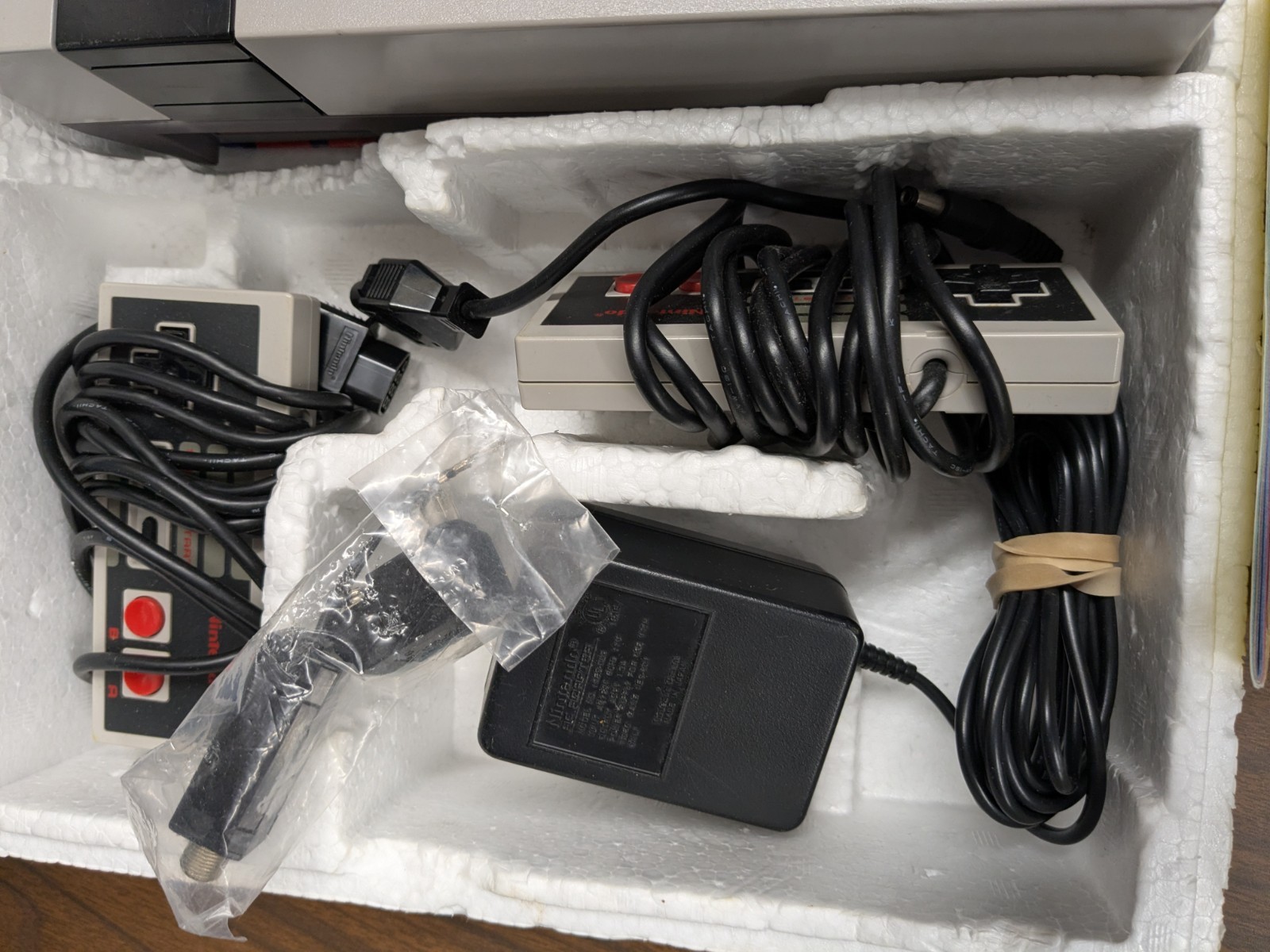 NES Nintendo Console Challenge Set Complete in Box- has rips see pics w/game