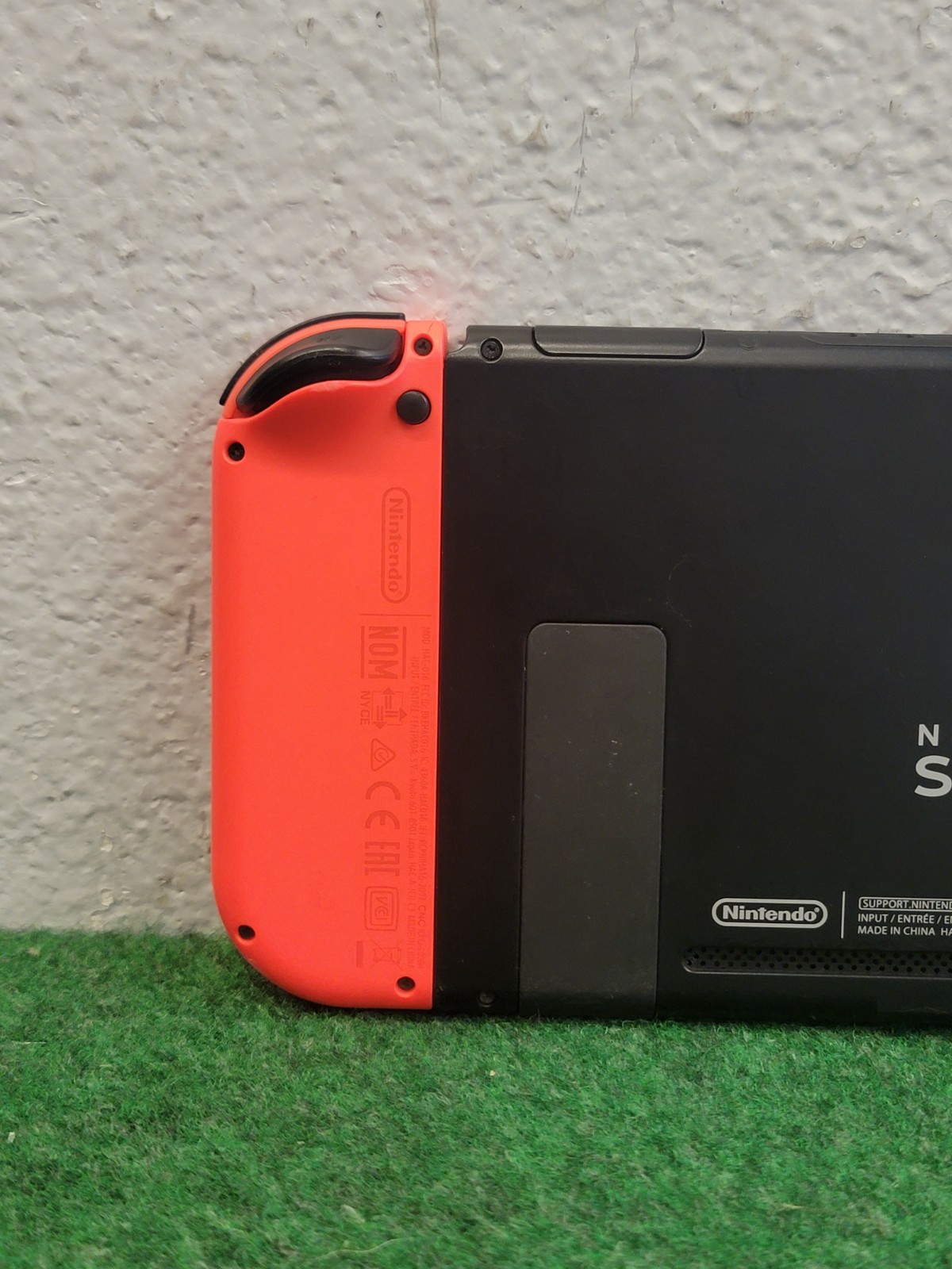 Nintendo Switch Console + Charger & Stand Red HAC-001-01