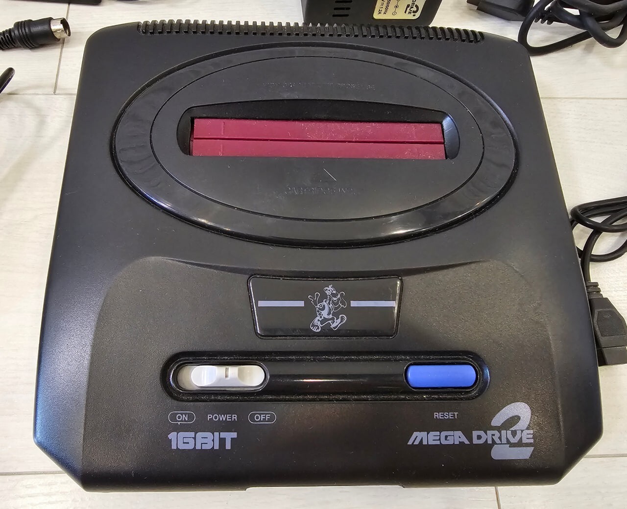 Mega Drive 2 Vintage Retro 1990s Game Console 16 bit analog Sega read descript