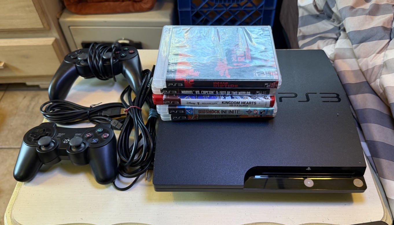 Sony PS3 Slim 250GB CECH-2001B Bundle 2 Controllers 5 Games