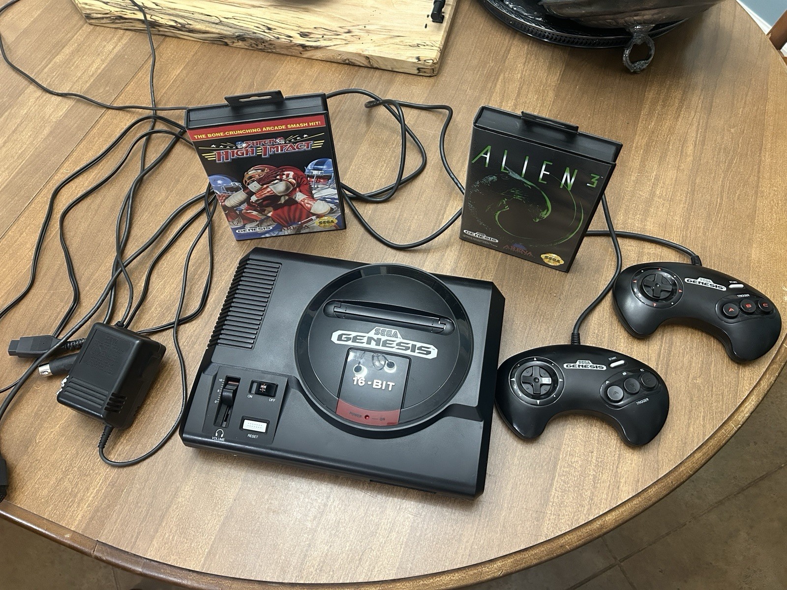 Sega Genesis Model 1 MK-1601 with 2 controllers and 2 Games. TESTED!