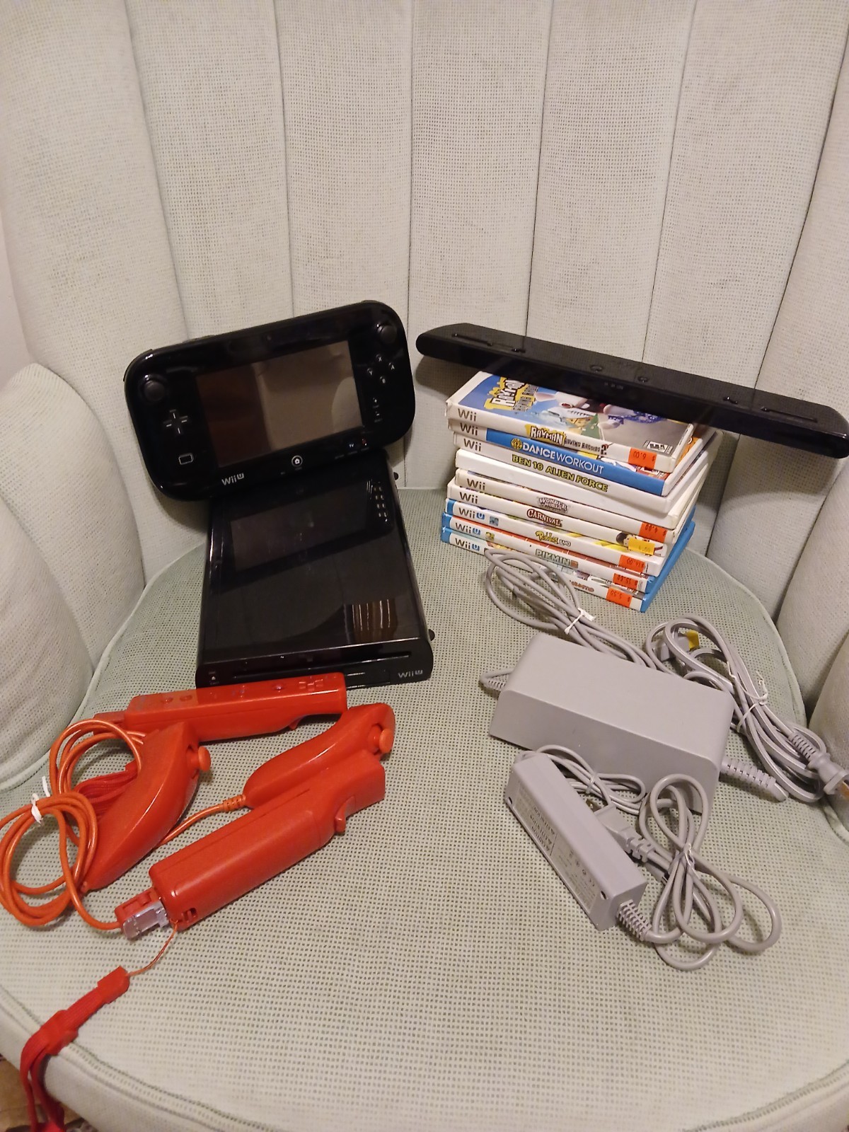 Nintendo Wii U 32GB Black Console Bundle w/ GamePad, Sensor Bar, More