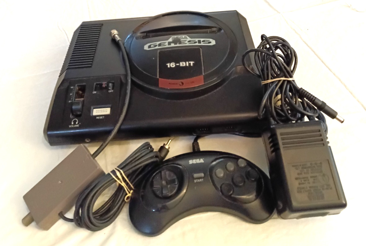 Sega Genesis 16-BIt Console Model 1601 Complete Hook-Ups/Controller Work Perfect