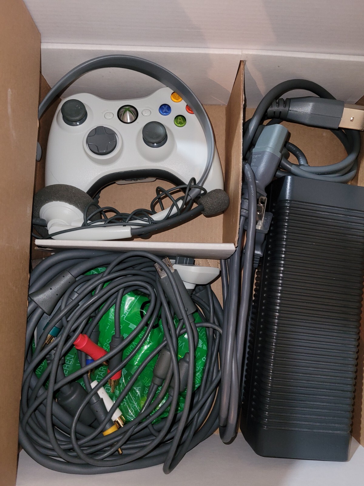 Xbox Arcade 5games Included Set W/remote, 2 Controlers & Wireless Networking…
