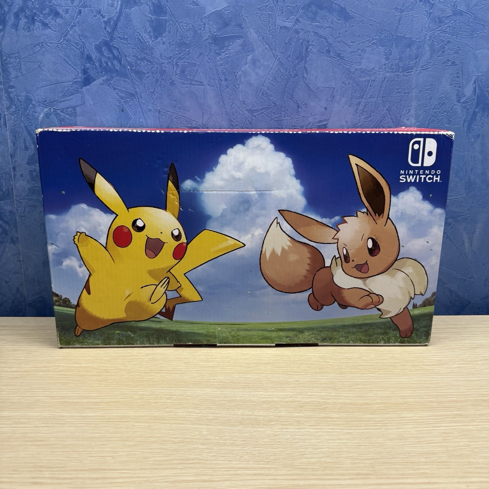 Nintendo Switch – Pokemon Let’s Go Pikachu Limited Edition + Pokeball Plus