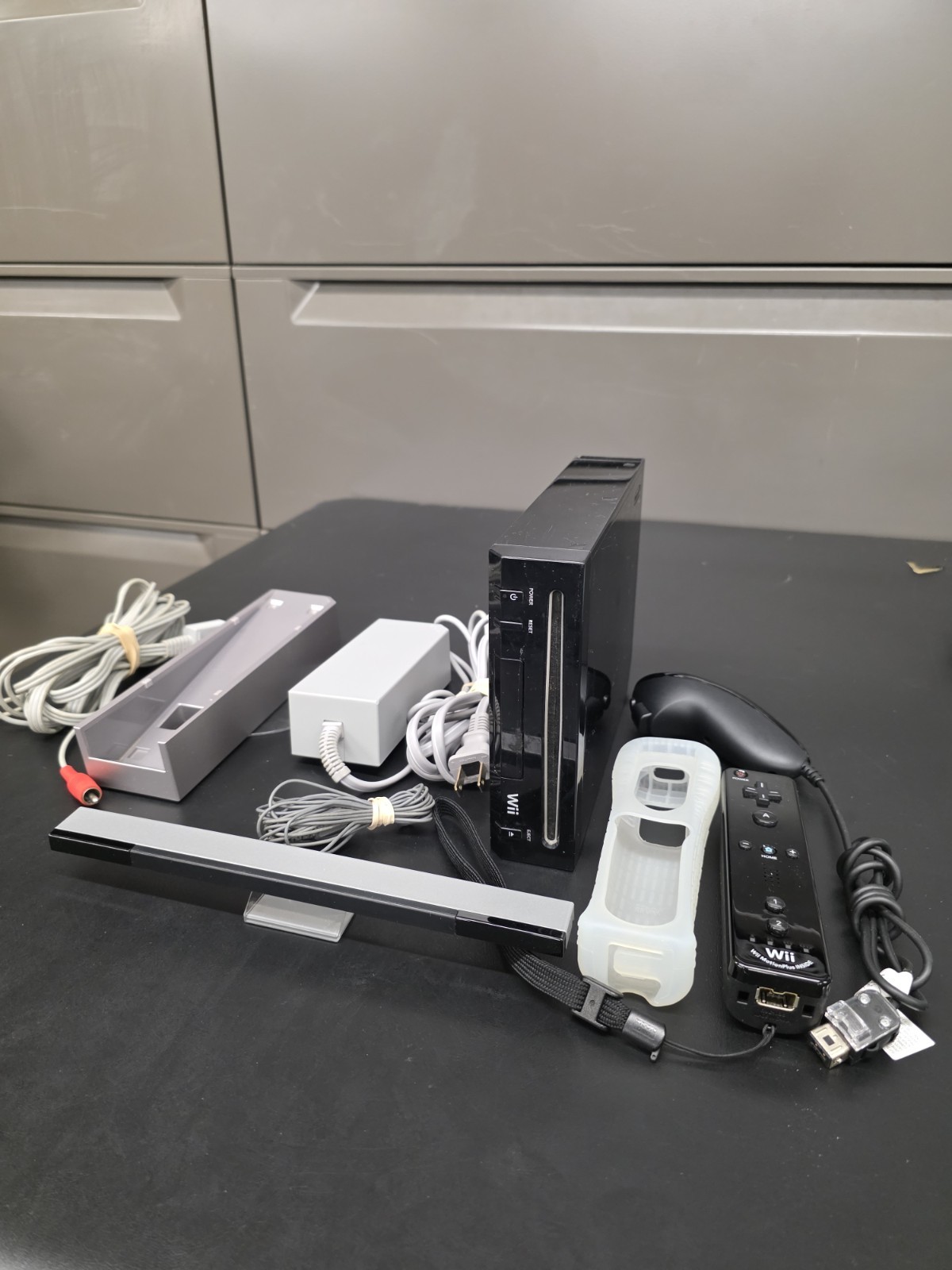 Nintendo Wii Black Console RVL-001 – Tested working – Remote, Cables, Stand