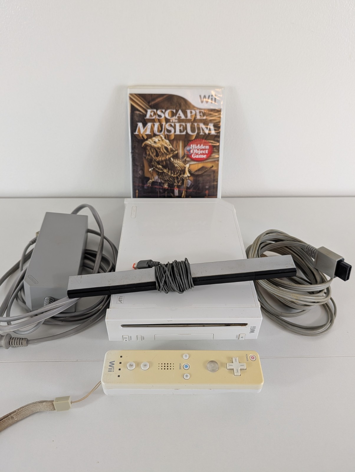 White Nintendo Wii System – Cords & Controller + Game