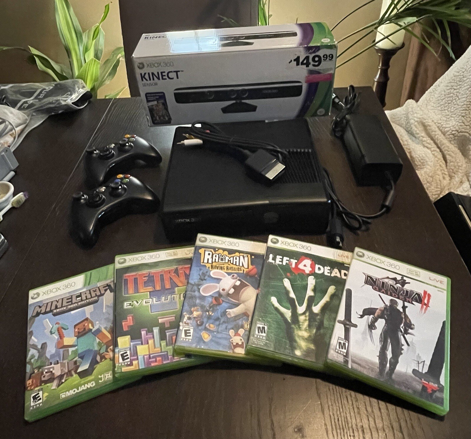 Microsoft Xbox 360 S Kinect Bundle 2 Controllers & 5 Great Games