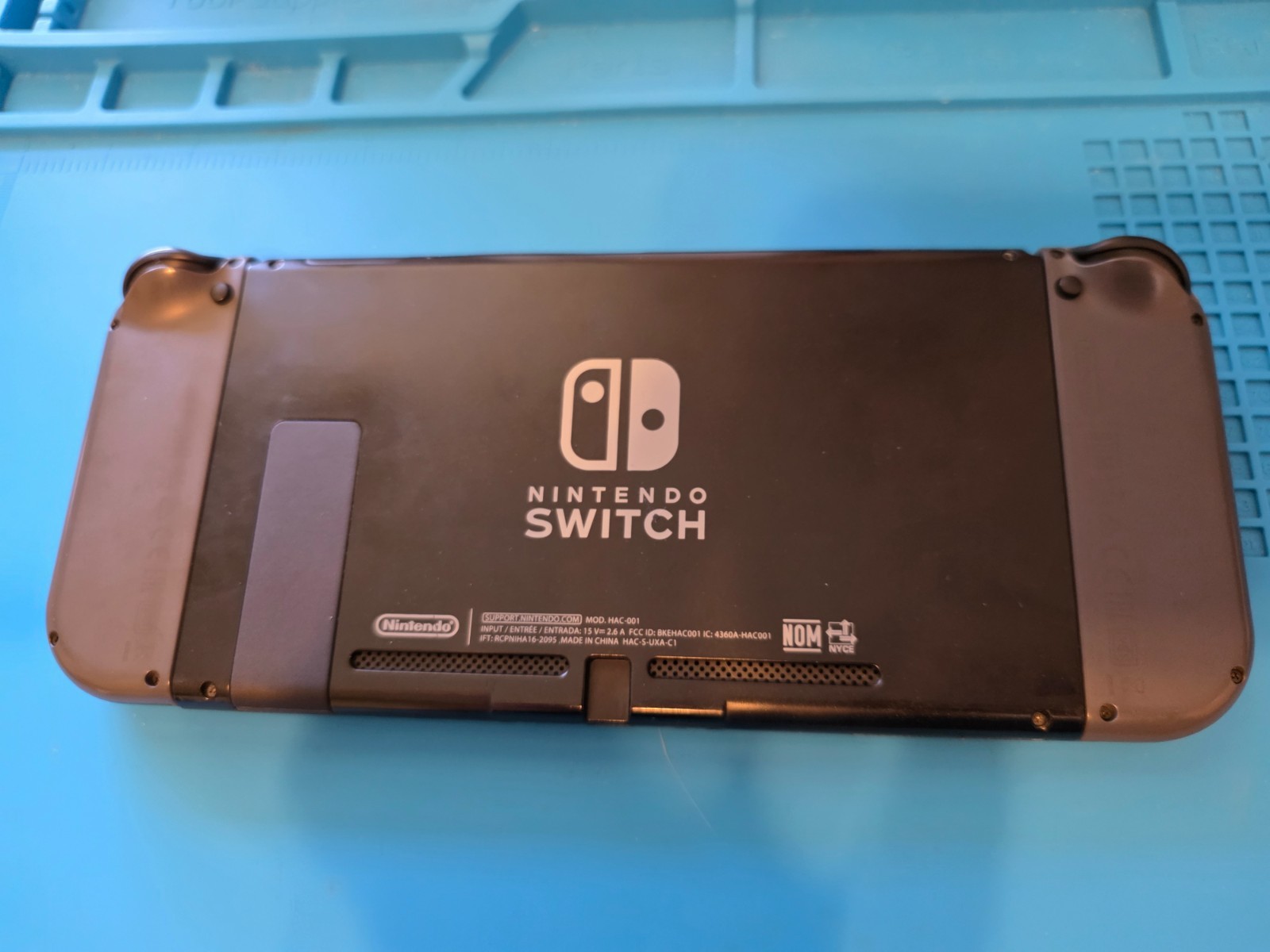 Nintendo Switch Console Bundle with Gray Joy-Cons (HAC-001)