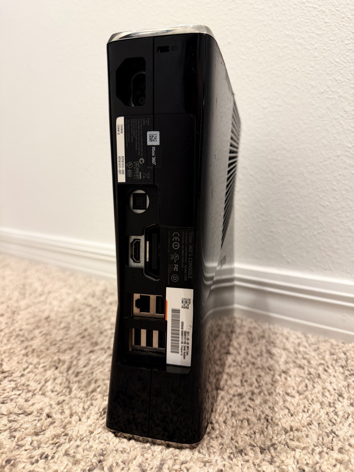 Microsoft Xbox 360 S Black Wi-Fi Video Game Console HDMI Ethernet USB
