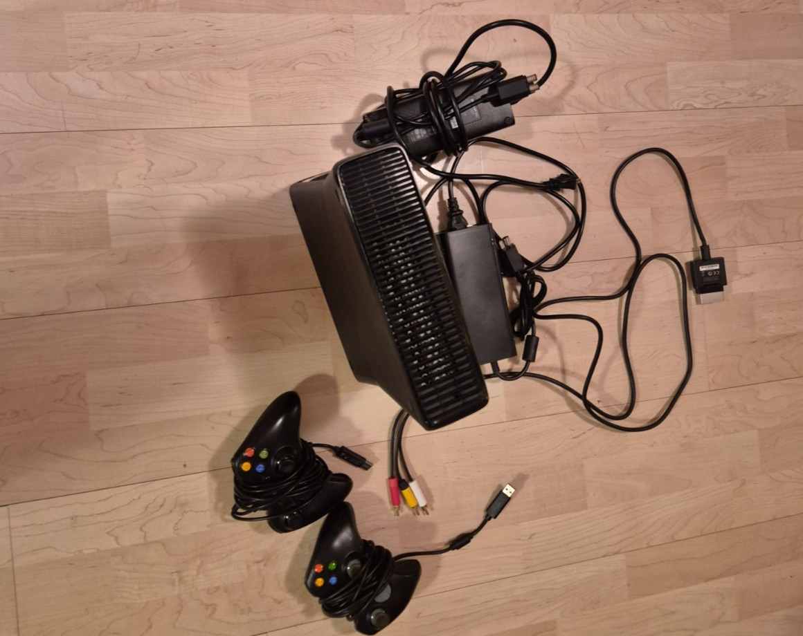 Microsoft Xbox 360 Kinect Bundle 250GB Matte Black Console