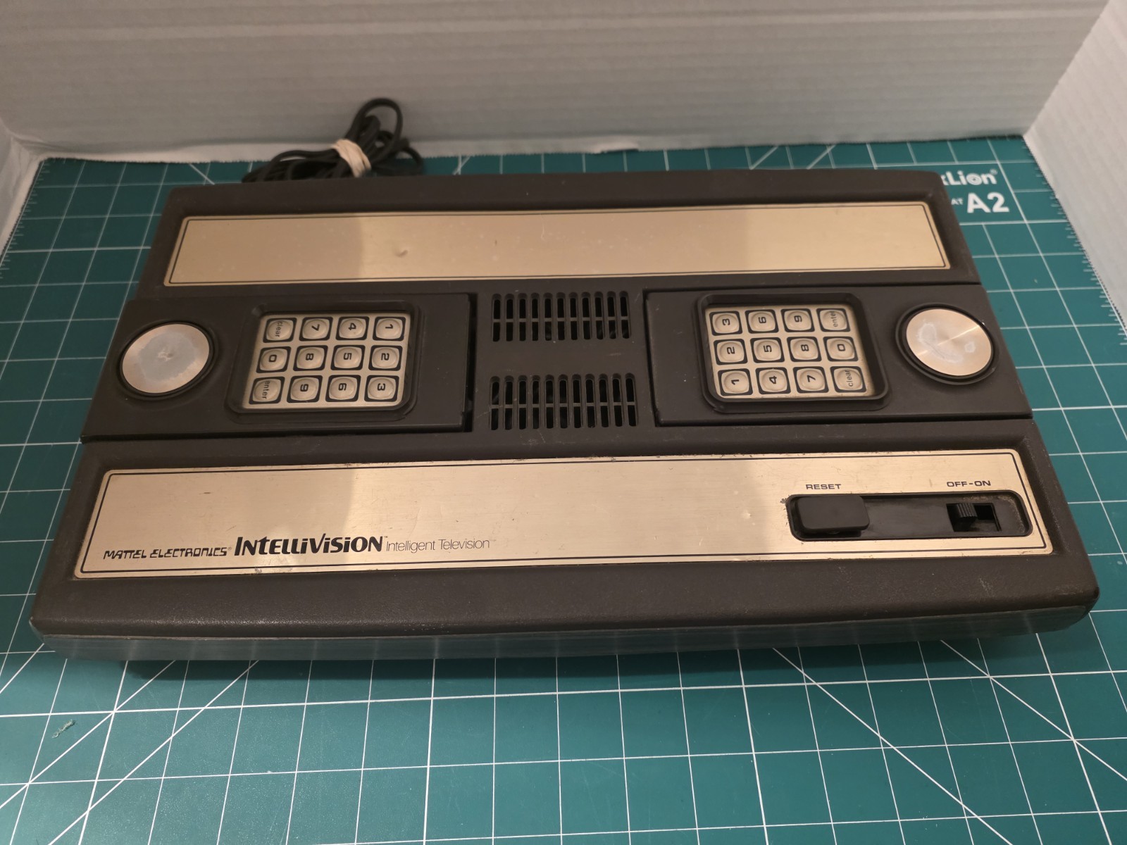 IntelliVision Classic Game Console (NOT WORKING/FOR PARTS) Clean