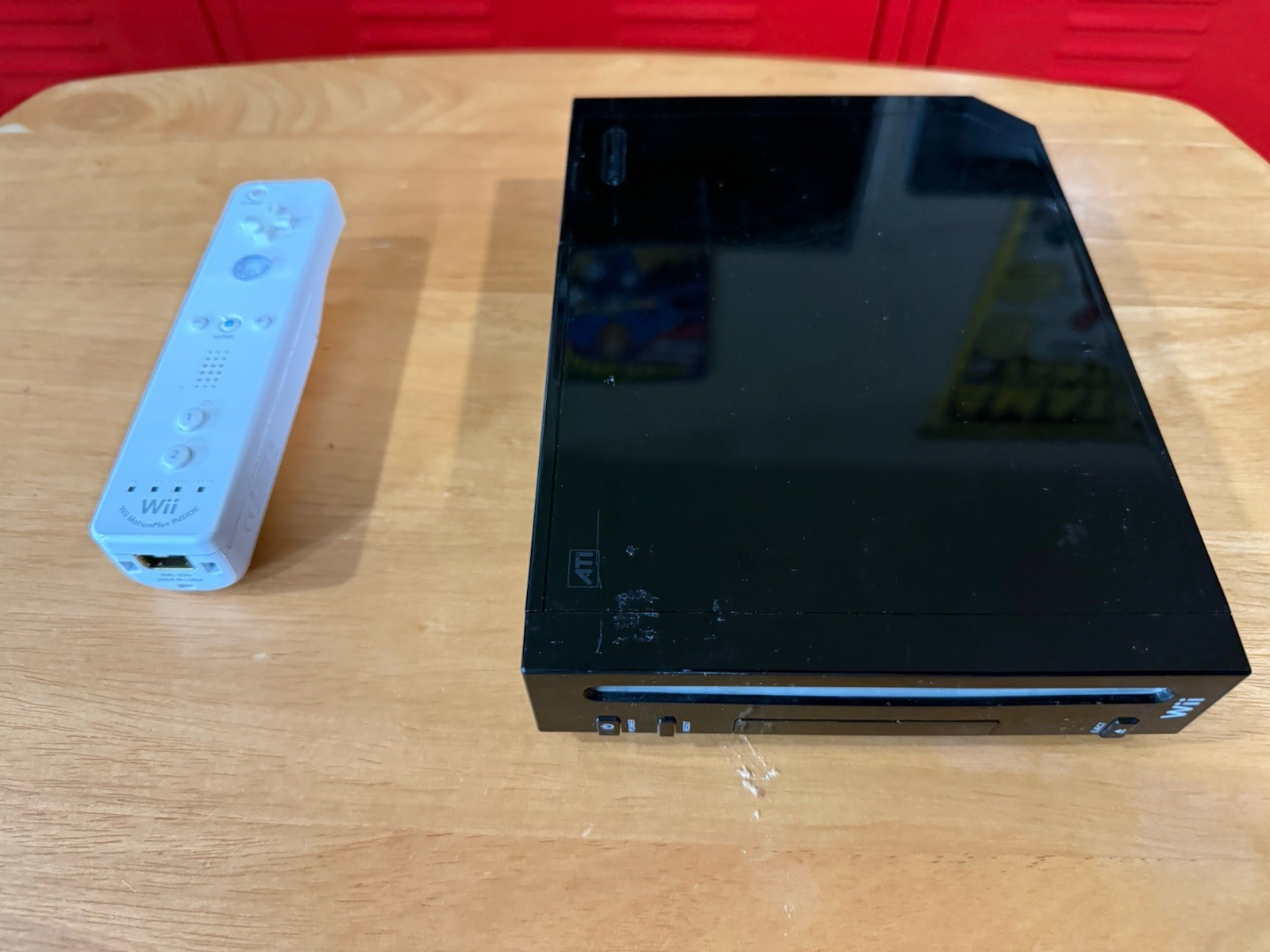 Nintendo Wii RVL-001 Black Home Console w/ White Wii Remote and all cables.