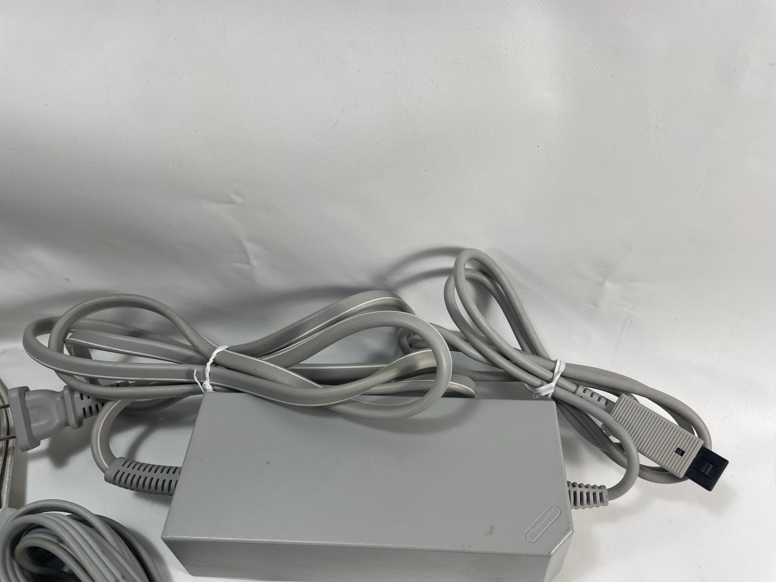Nintendo Wii Console Bundle RVL-101 Tested Working 1 Remote Cables Stand Sensor