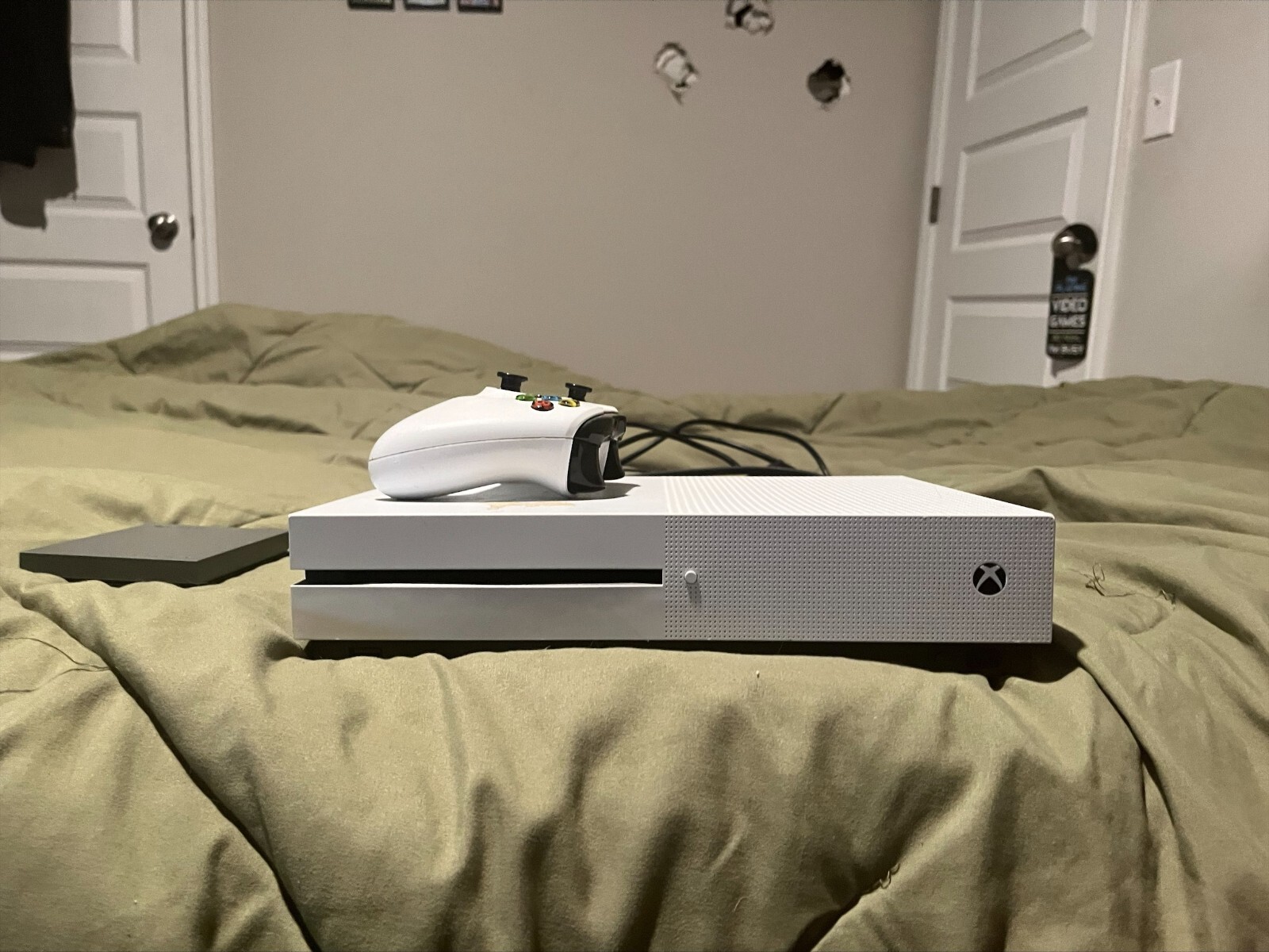 Microsoft Xbox One S 500GB With Controller And Cables + 2tb External Hard Drive
