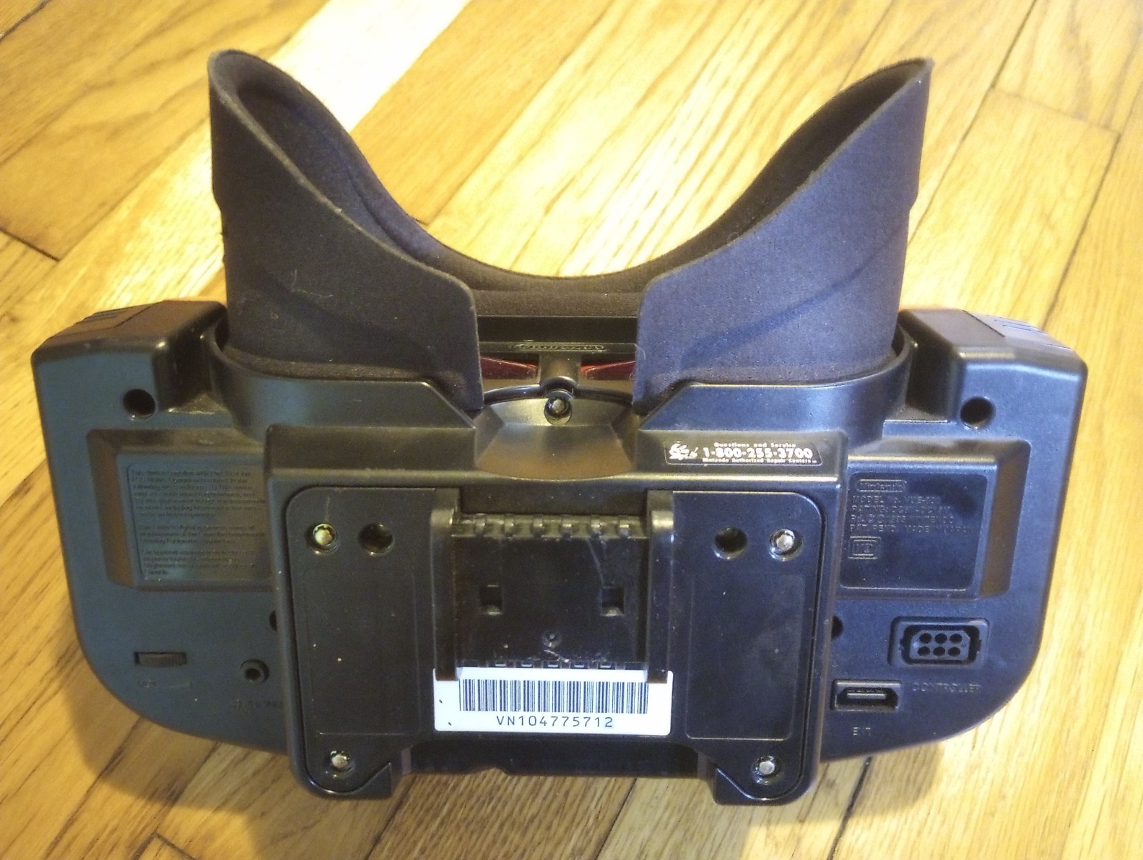 1995 NINTENDO VIRTUAL BOY CONSOLE VUE003 | Powers On / No Display
