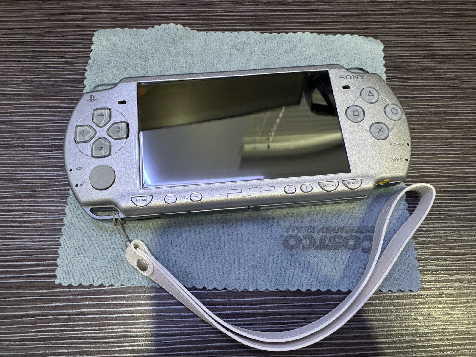 Sony PSP 2001 Slim Launch Edition Handheld System – Silver – Near Mint