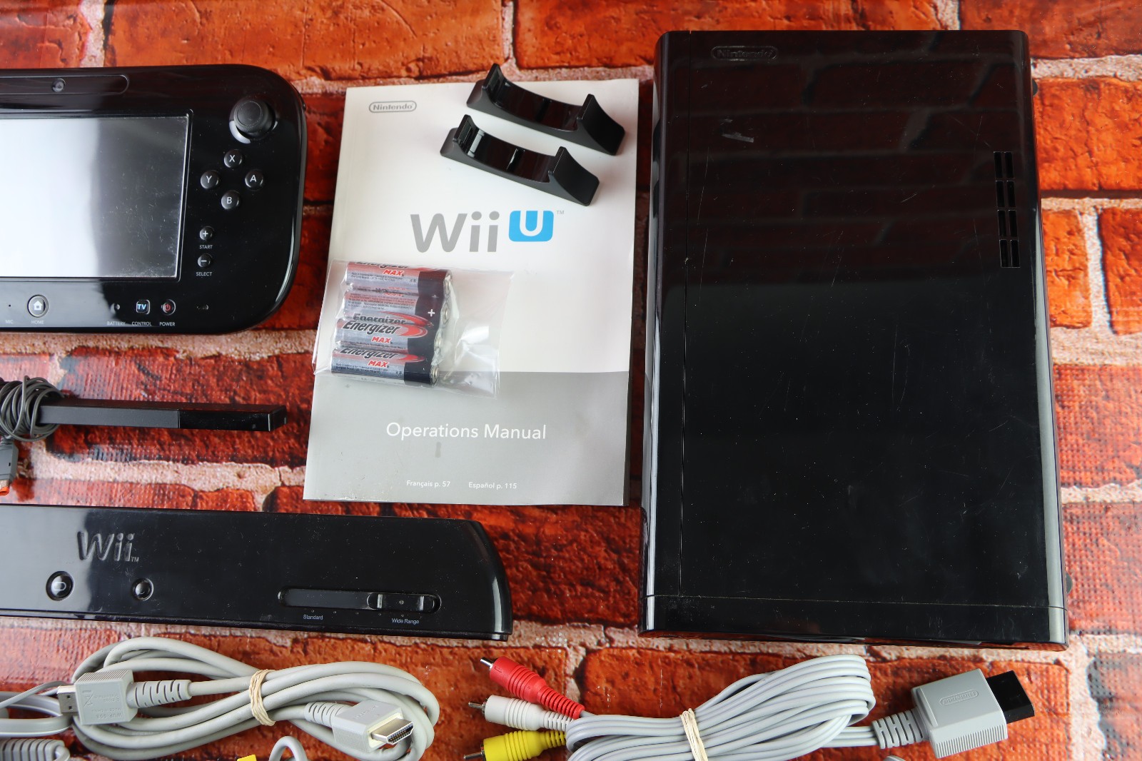 Nintendo Wii U Console Bundle with Game Pad 32GB WUP-101 Bundle WORKING