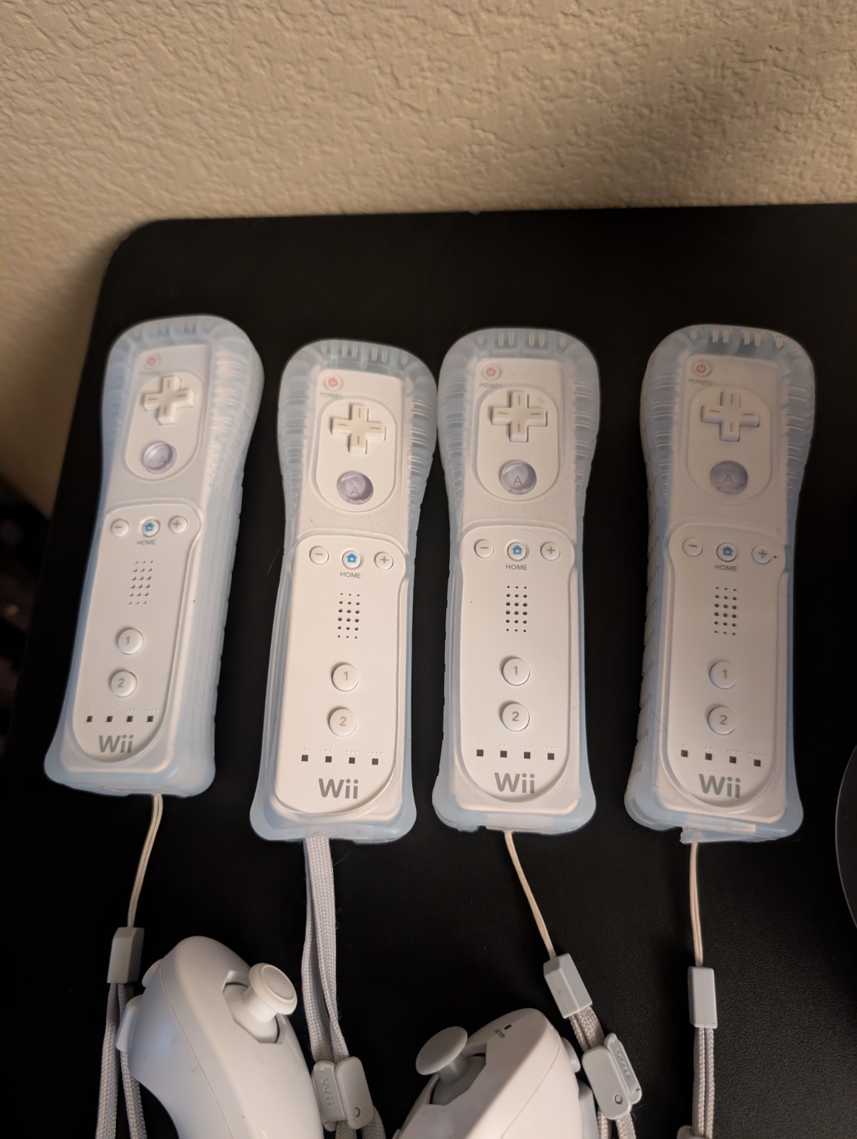 Nintendo Wii Bundle White 4 Controllers 2 Nunchuck Rechargeable Batteries Mario