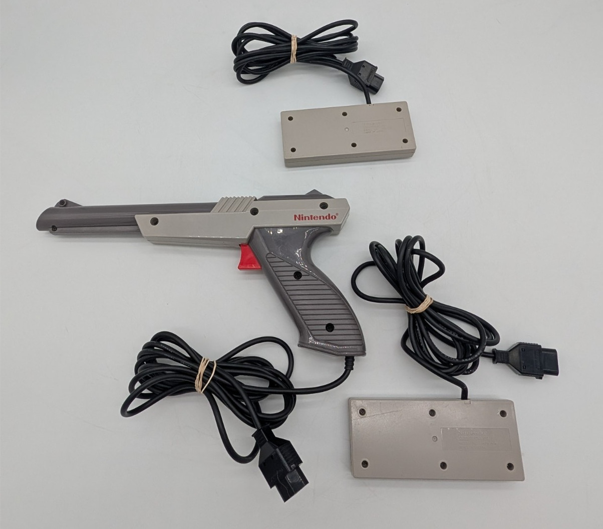 Nintendo NES Console Bundle NES-001 Tested W/ Zapper + Mario 1 2 3 / Duck Hunt