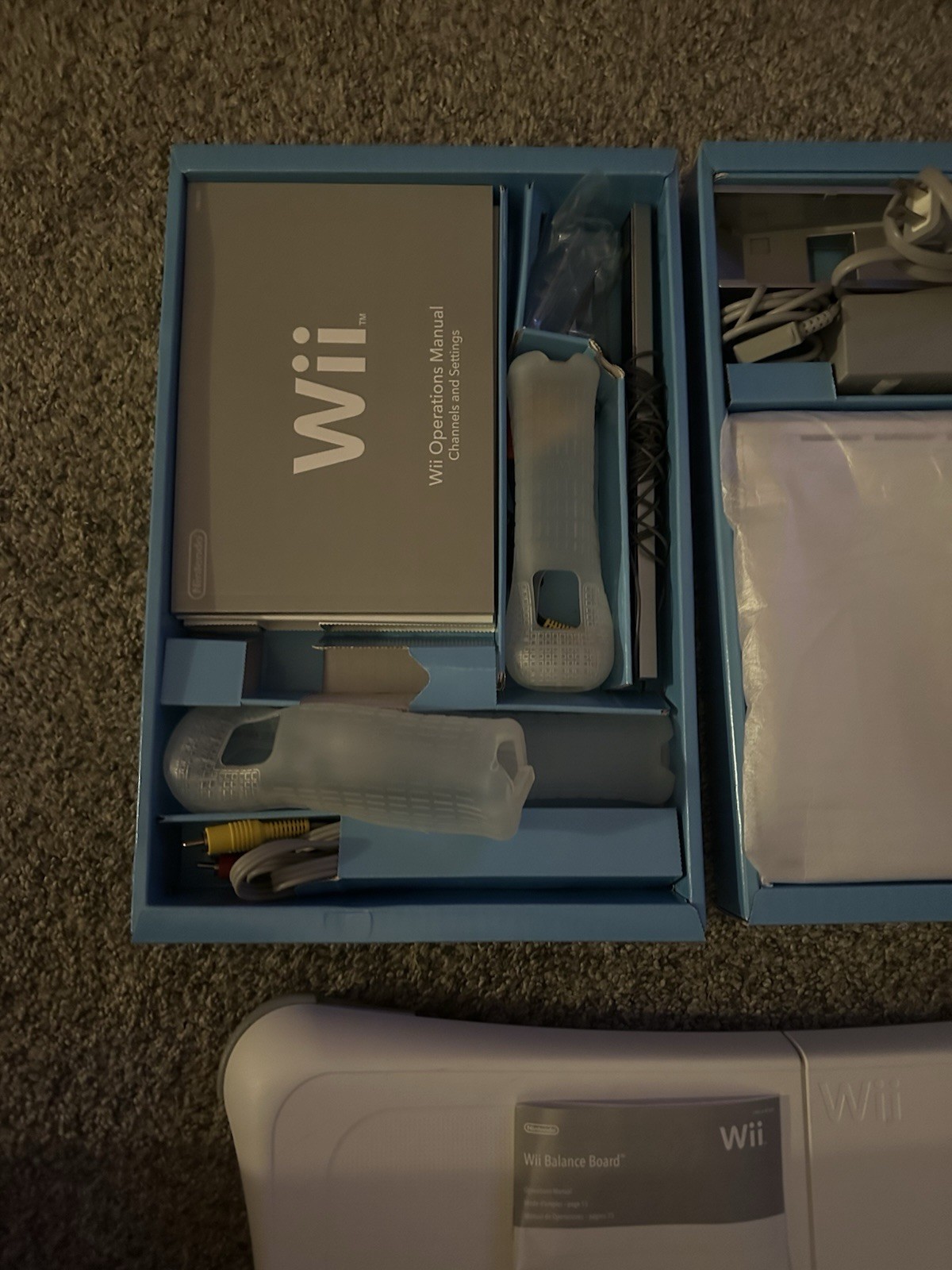 Nintendo Wii Console Complete In Box CIB Wii Sports, Wii Fit, 10 Game Bundle